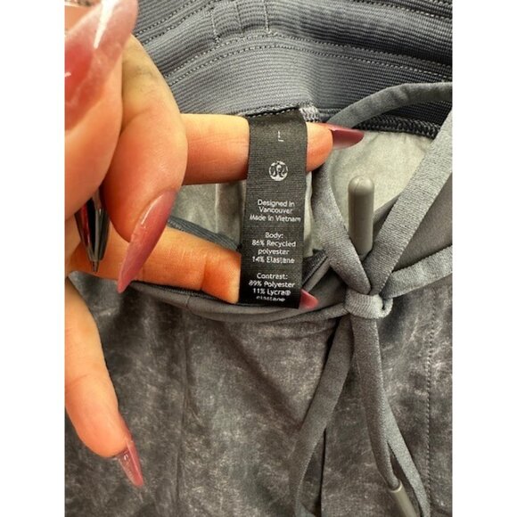 Lululemon Mens Large Gray Two-Tone Athletic Shorts With Drawstring Waist & Side - Picture 3 of 6